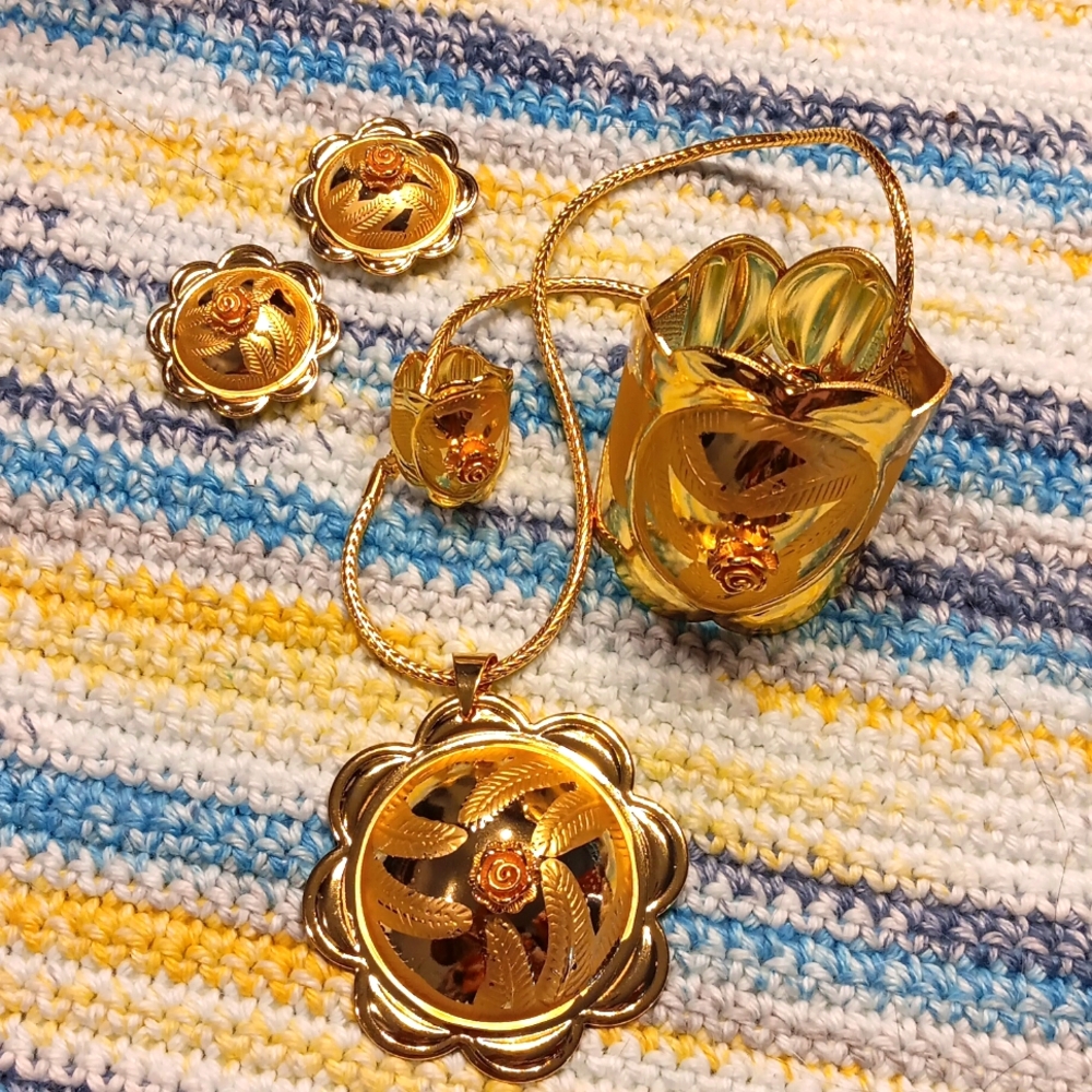Guarantee 5 piece jewelry set